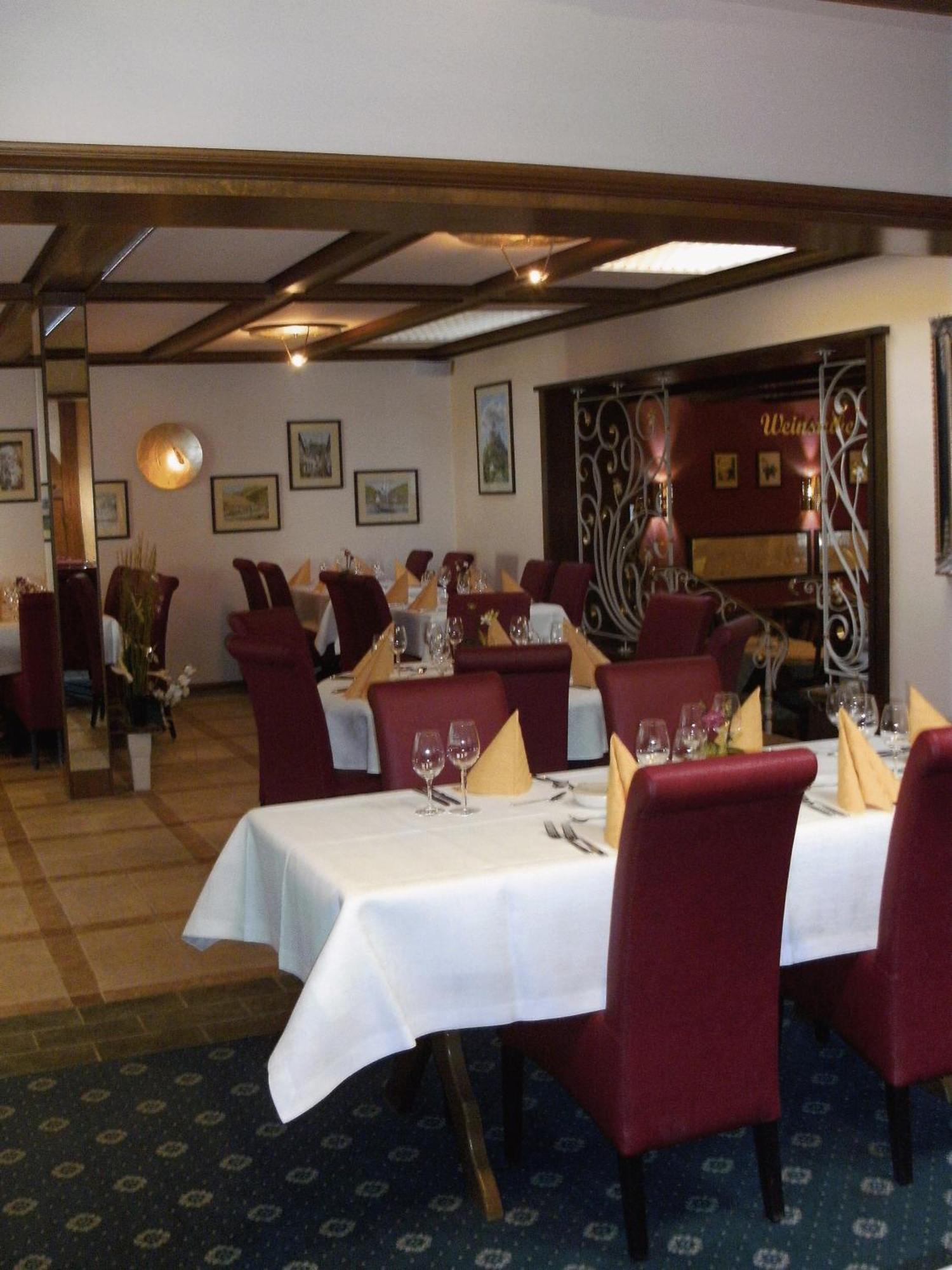 Weinhotel Hubertus Garni Klotten Exteriör bild