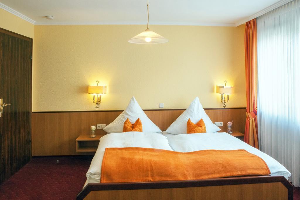 Weinhotel Hubertus Garni Klotten Exteriör bild