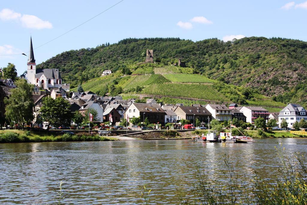 Weinhotel Hubertus Garni Klotten Exteriör bild